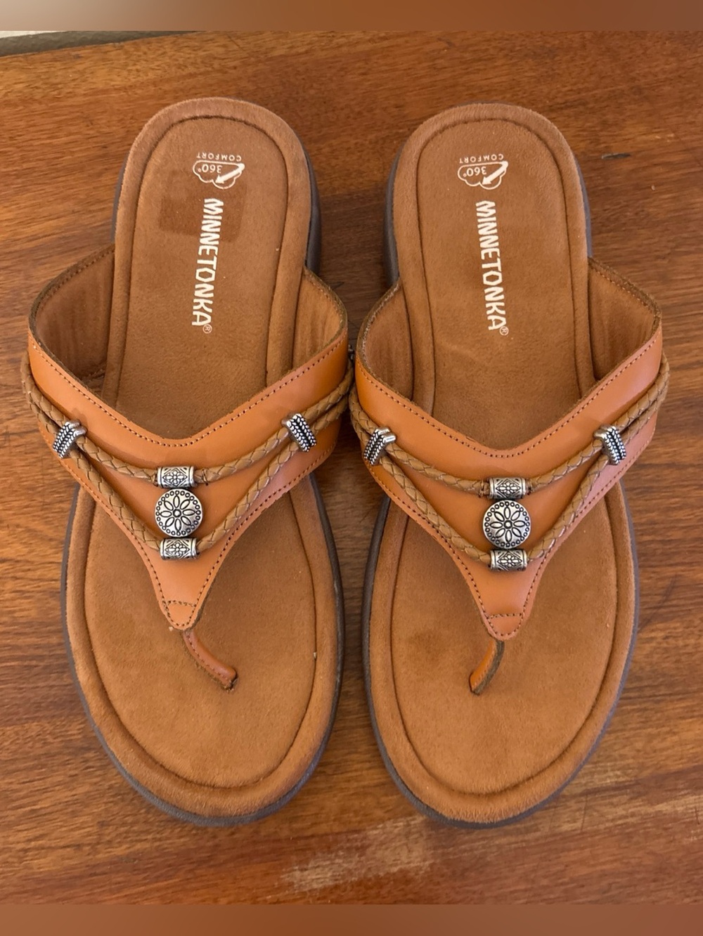Minnetonka Women's Silver Bay Thong Sandals 10M Leather Rust-Flip Flops-Comfort